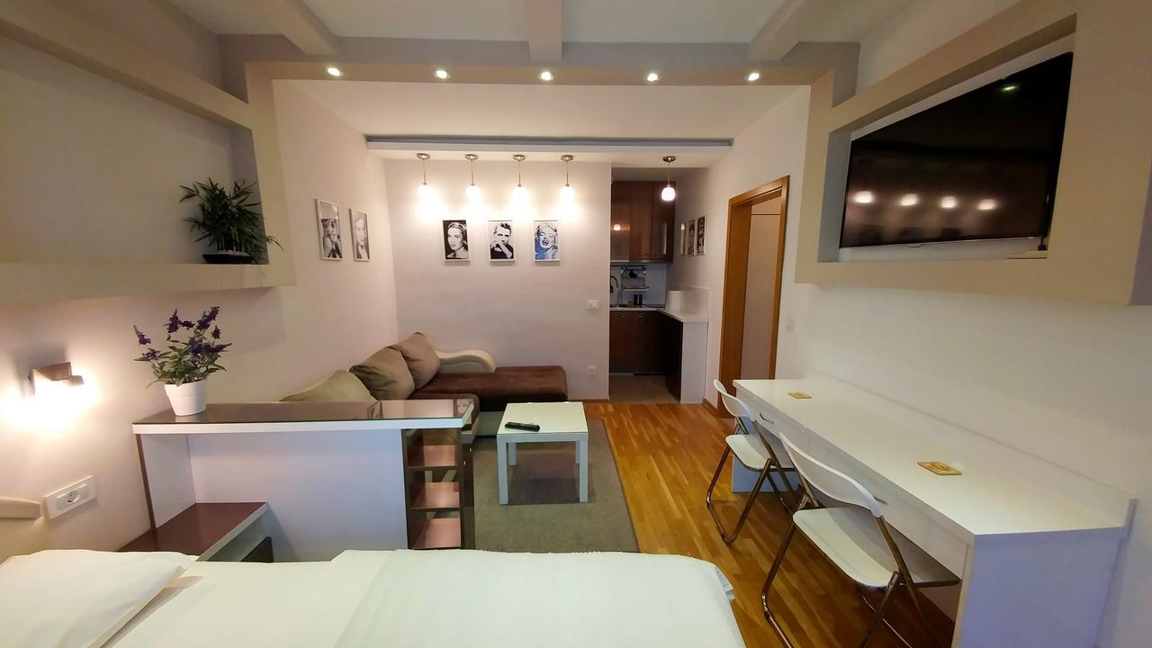 Apartment Oasis Belgrado Esterno foto